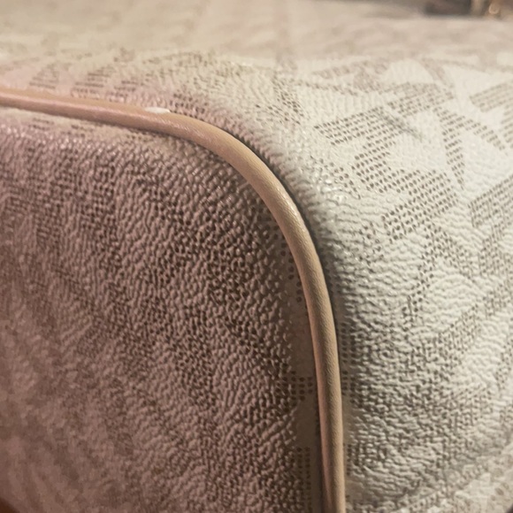 Micheal Kors Tote - Picture 12 of 15